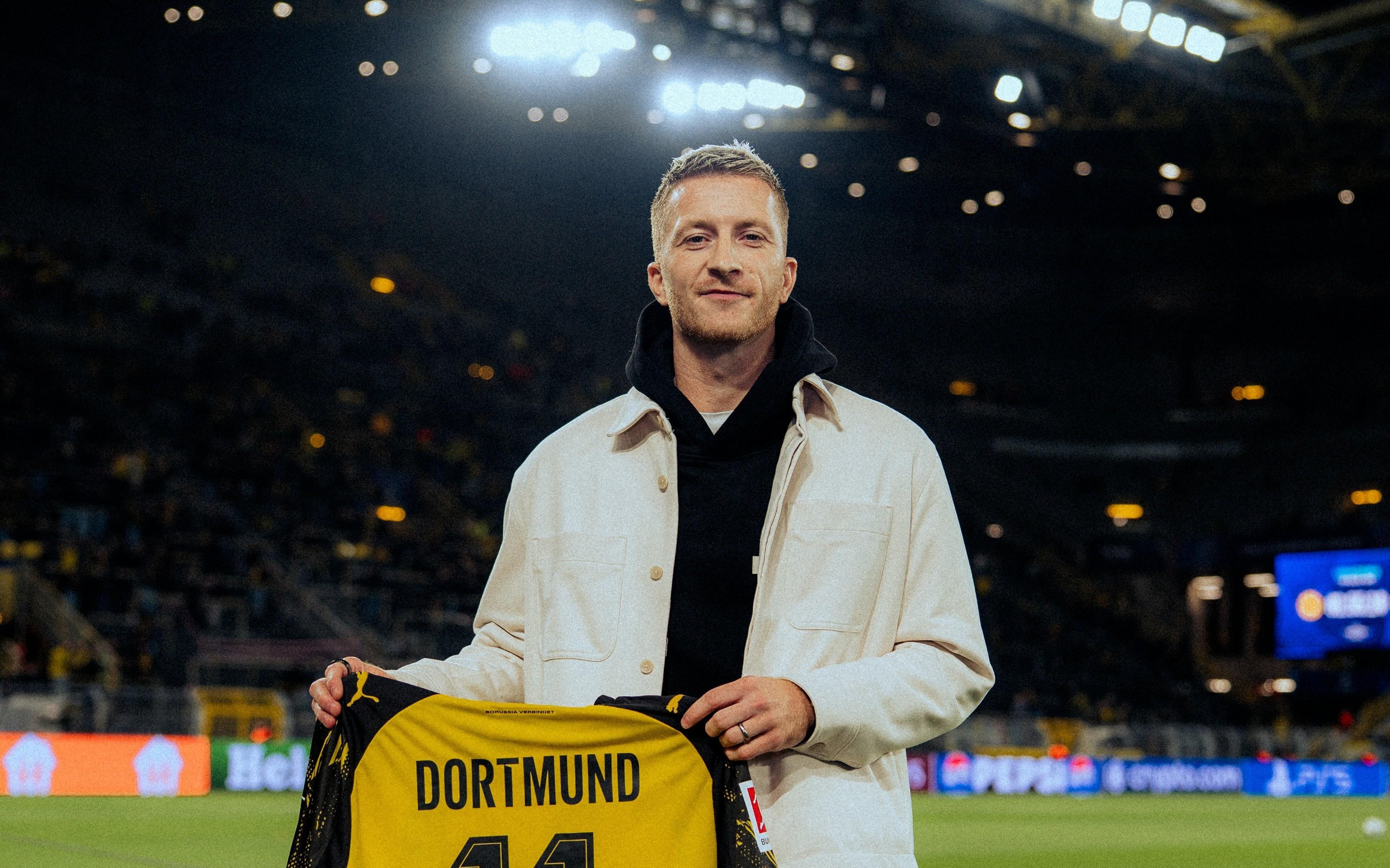 致敬球队传奇,多特官方商城为球迷免费印11号罗伊斯