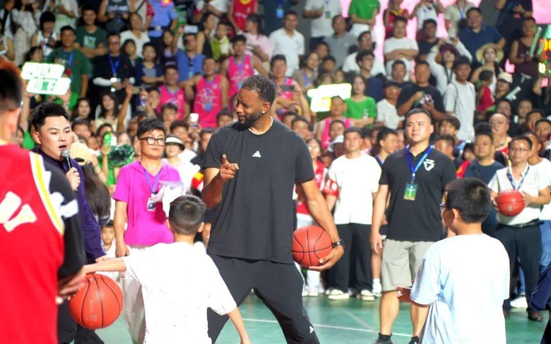 NBA传奇球星麦迪空降贵州台盘“村BA”篮球场！“村BA”球王争霸赛贵州赛区冠军产生