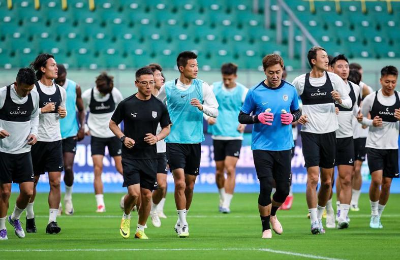 两大足球城争前八！廖妈PK学霸五外援竞争留下梭鱼湾拒绝被双杀