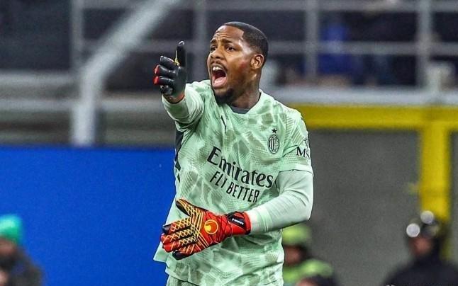 记者:曼联仍考虑引进主力门将,近期已和迈尼昂经纪人接触