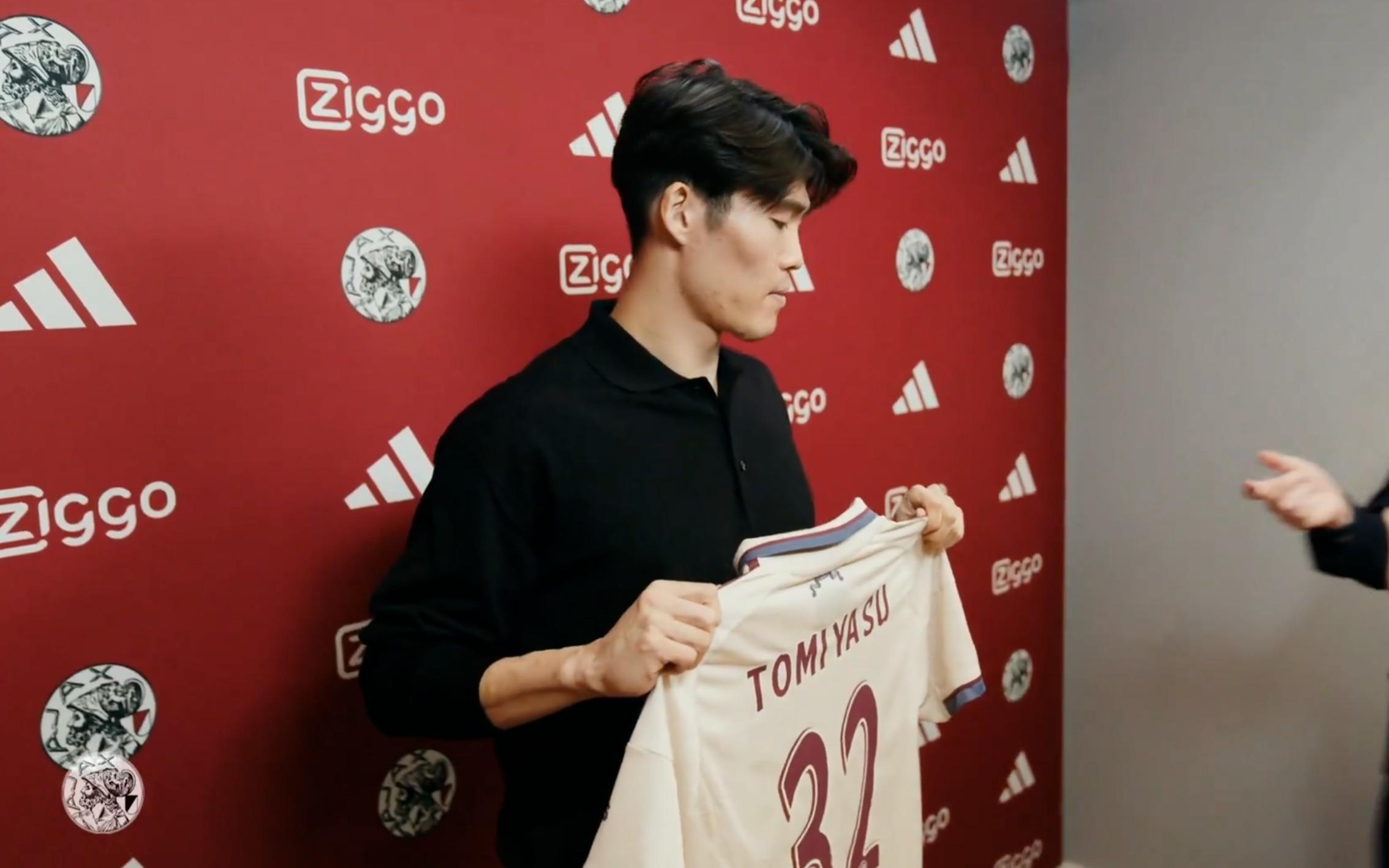 官方：富安健洋将在阿贾克斯身披32号球衣征战