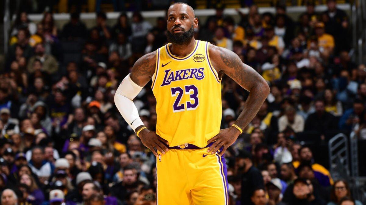 詹姆斯创NBA第1神迹，湖人绝杀猛龙！里夫斯44+11暴走创两大纪录