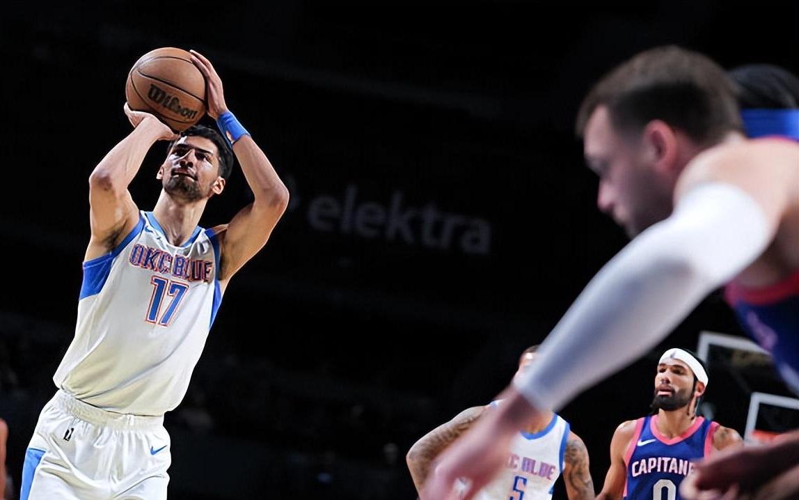 次轮秀遭遇重伤赛季报销,勇士迅速签下了前雷霆替补内线