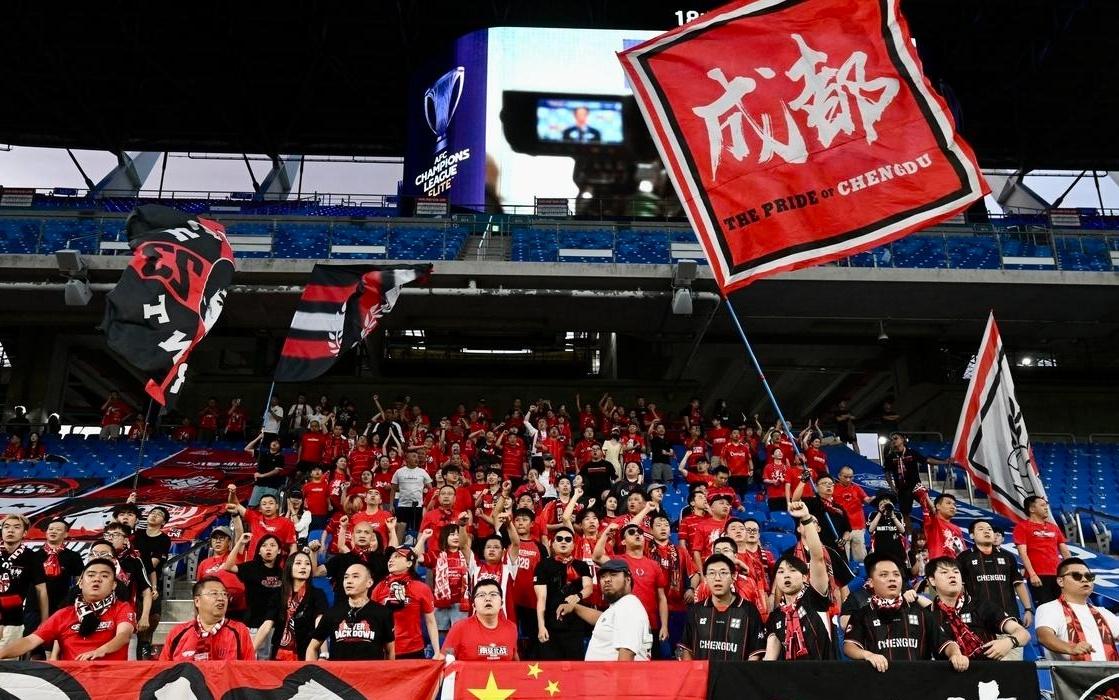 中超又被罚!亚足联官宣:蓉城球迷向韩国球员扔水瓶,罚款2.1万