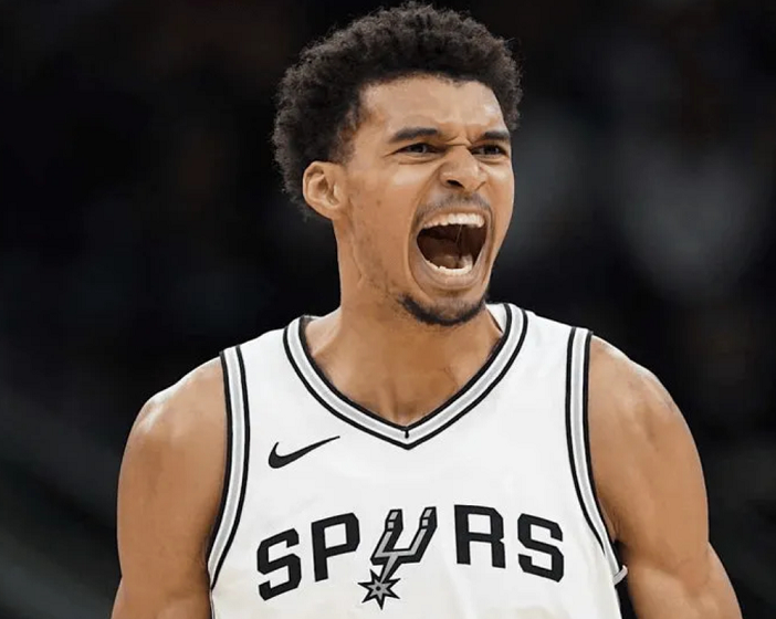 联盟第1！历史第1！文班亚马以退为进，他要做NBA新门面