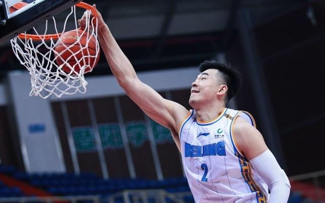 暖心一幕！失意子弟兵回归CBA最温情俱乐部当之无愧