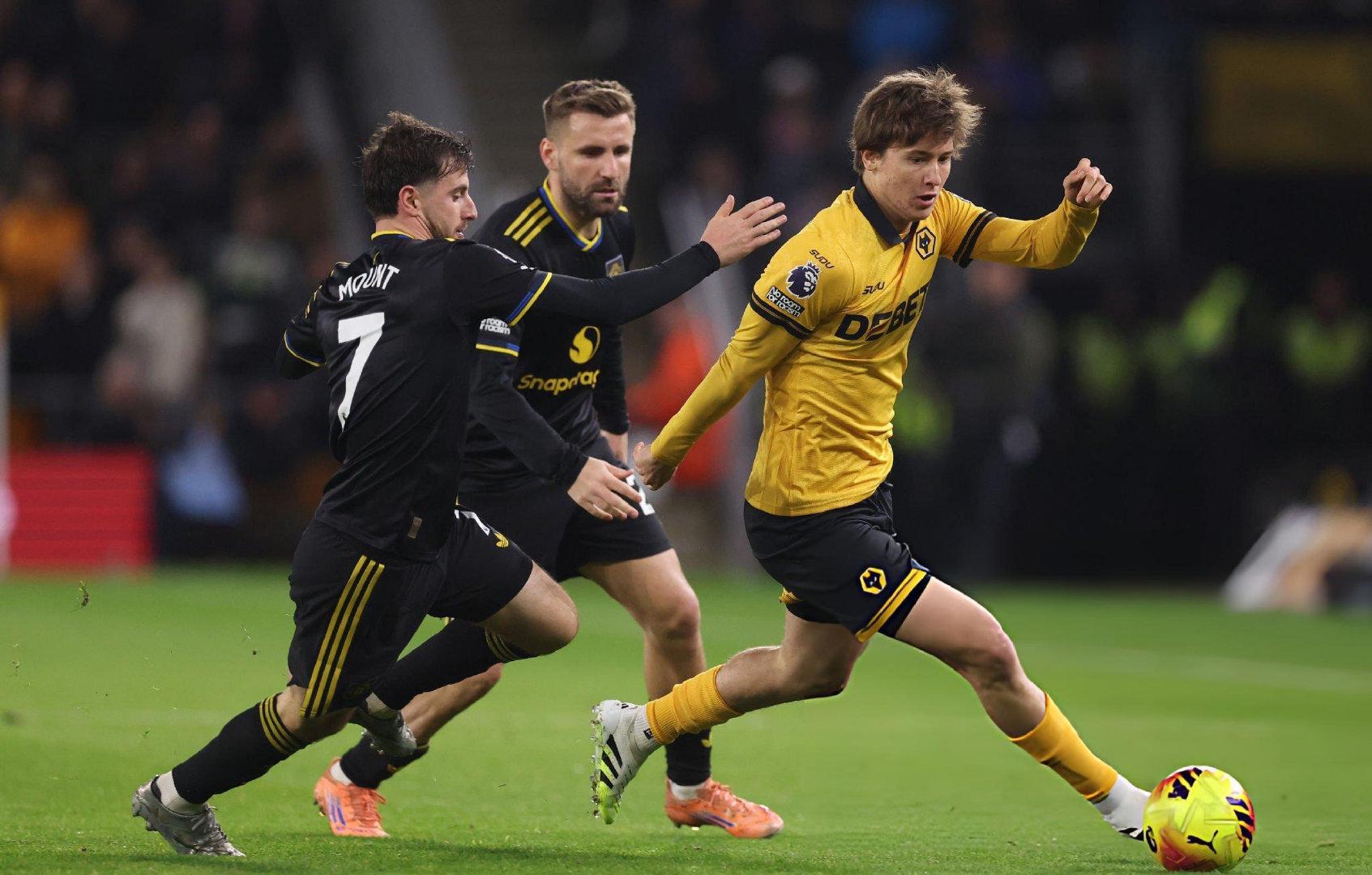 软柿子不至于捏不爆,大胜狼队让曼联有空间面对艰苦未来了