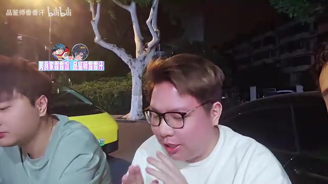 AJ：我是虎牙太子姿态的儿子UziK神很照顾我之前被Rsatr卡合同