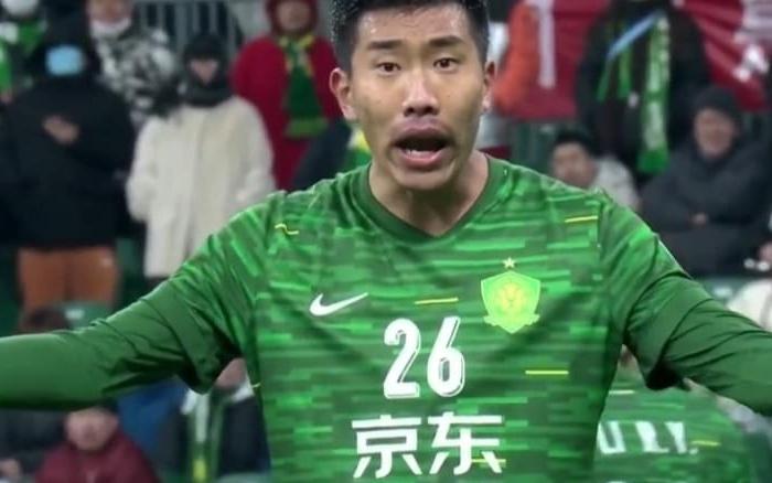 亚冠激烈冲突！15人互相推搡，3人染黄柏杨染红，国安3次恶斗