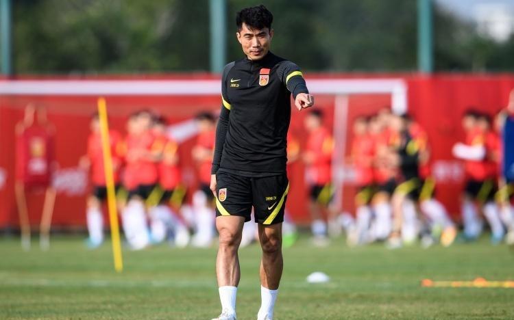 郑智接手邵佳一！离开多年重回中超，带黄博文一同执教青岛