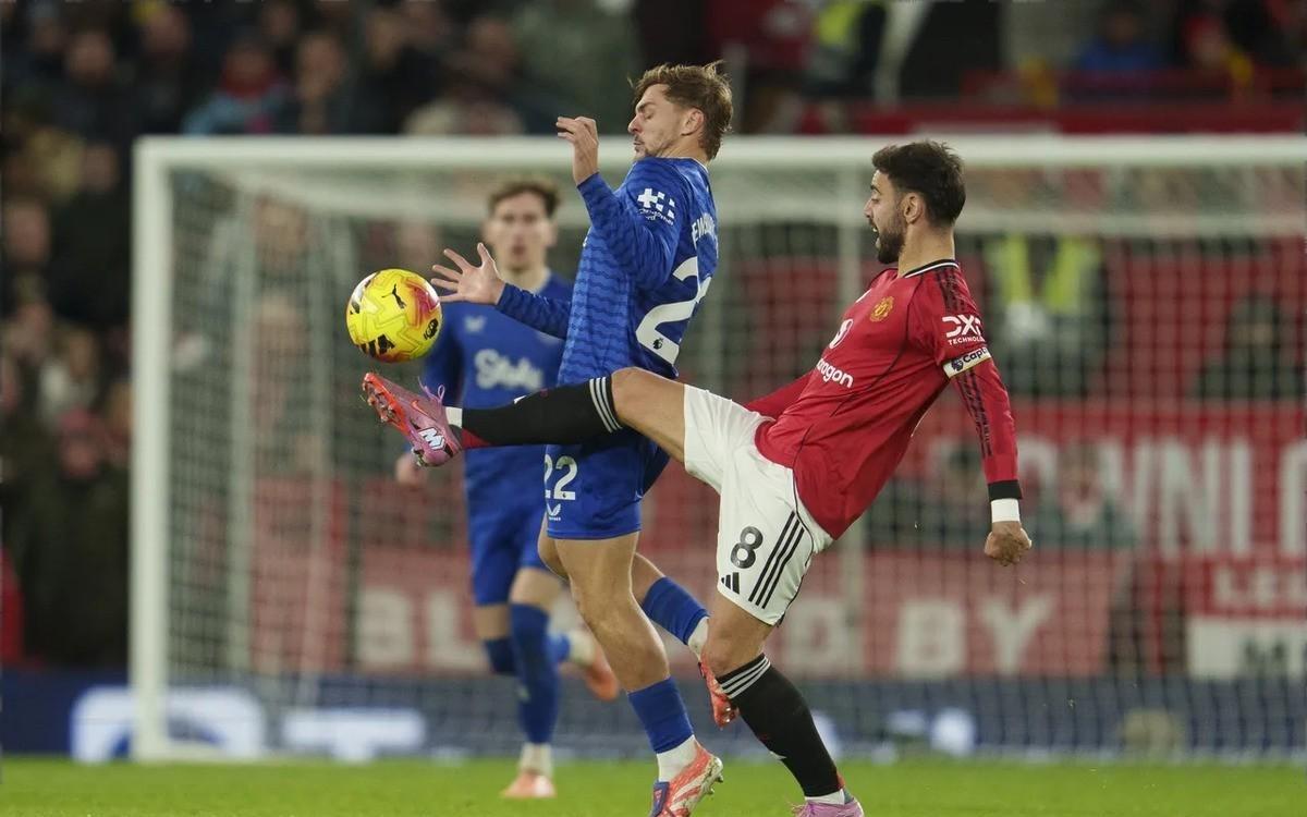 01告负，曼联时隔12年再度在英超主场输给埃弗顿