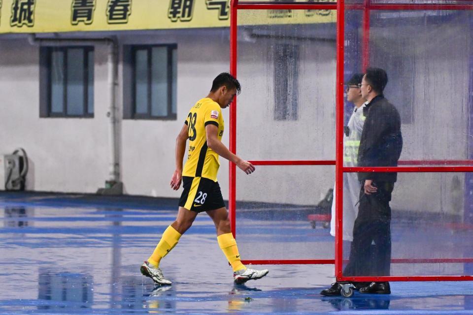 辱骂裁判染红!西海岸宣布对36岁前国脚“三停”+罚5万确定离队