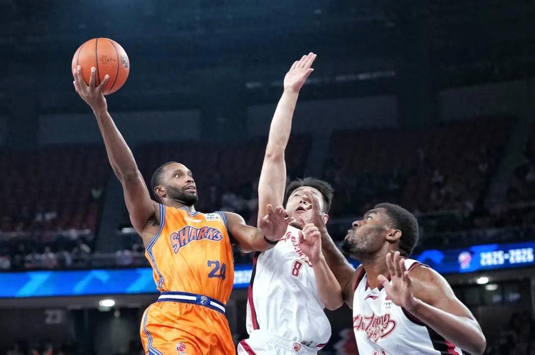 CBA常规赛第5轮，上海久事男篮9777战胜浙江稠州男篮