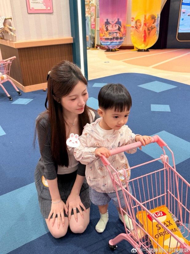 Letme妻子晒照：赶紧给我到周一娃去上学我只想好好睡一觉