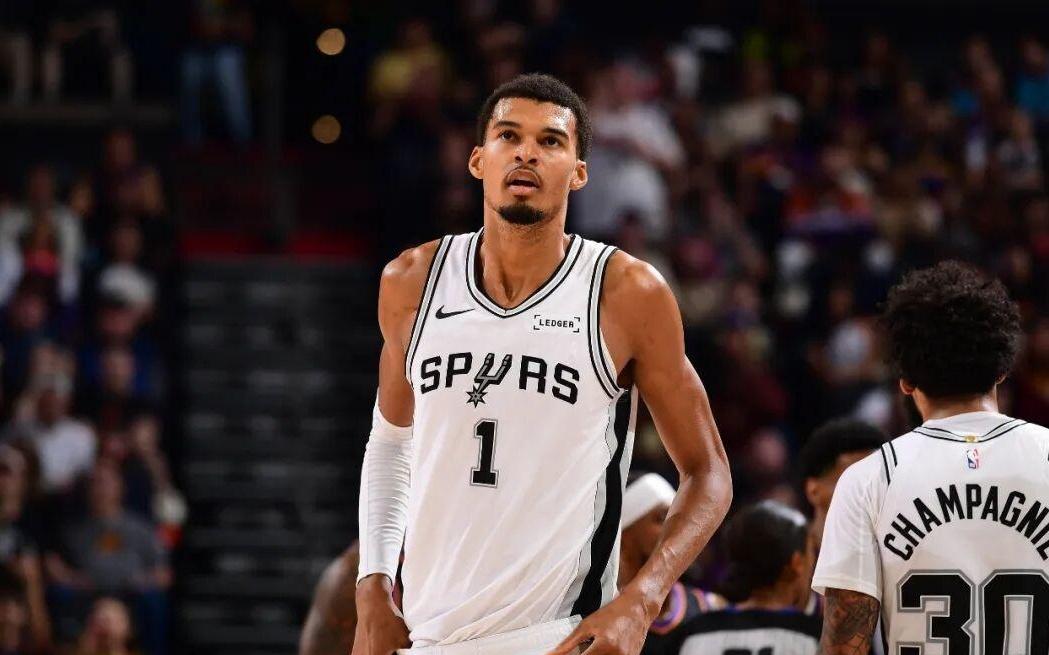 NBA东契奇赛季首个三双，马刺公牛同日五连胜被终结