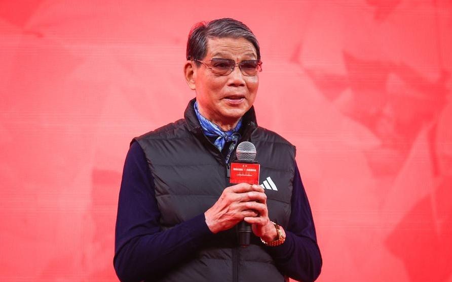 【动力图】上海海港队徽添第四颗星，实现中超三连冠