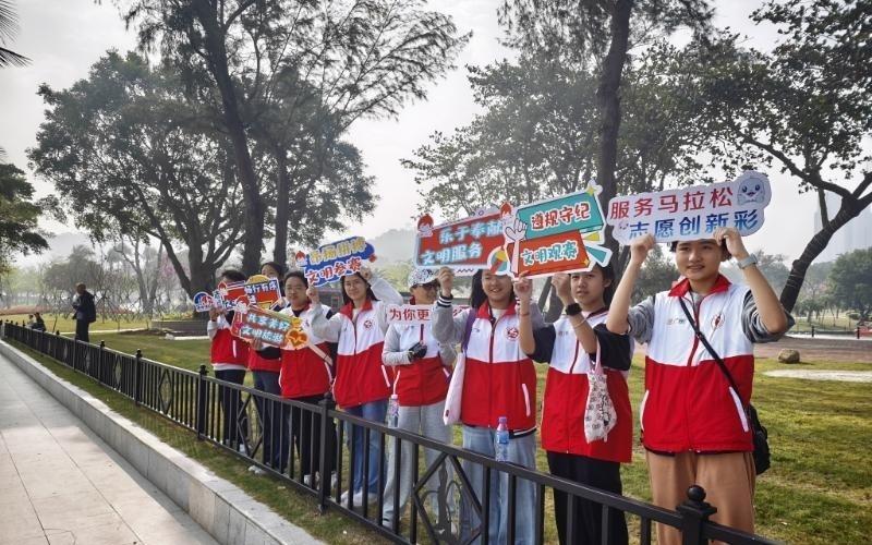 温情服务彰显城市文明！“志愿红”护航珠海马拉松赛道