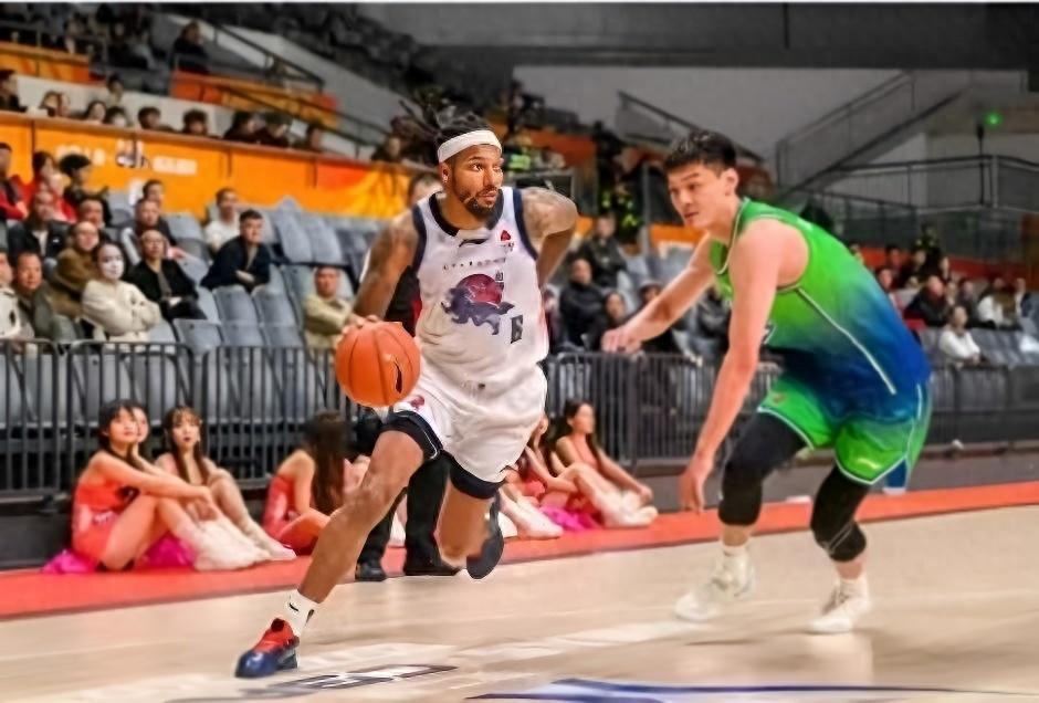 新援亮相!表现亮眼有短板,高速首胜!优势不在阵容藏隐忧