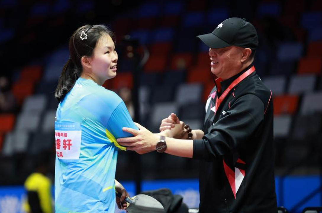 恭喜！中国女乒16岁孙颖莎师妹崛起夺冠：莎莎恩师打造又一天才