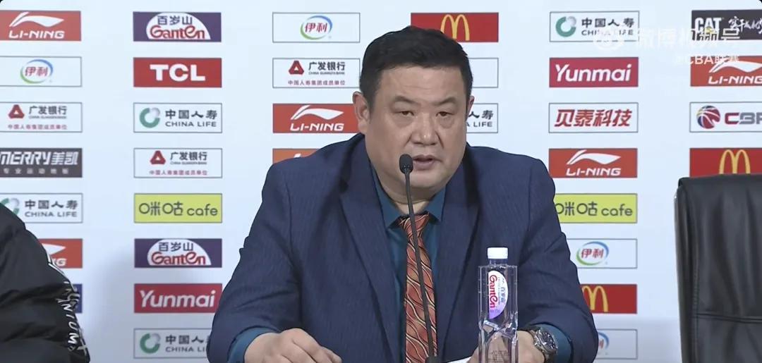 年仅52岁，前CBA主教练中秋去世，半年前患肝癌，弟子杨瀚森回应