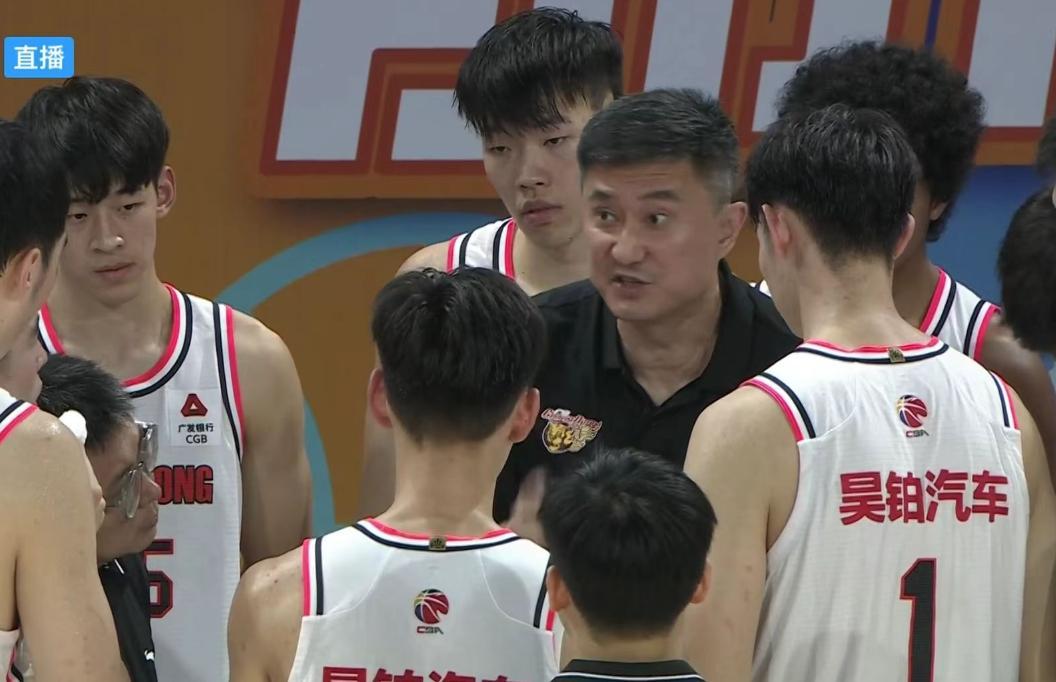 正式确定！广东男篮和外援奎因达成签约意向，NBA场均4.1分1.7板