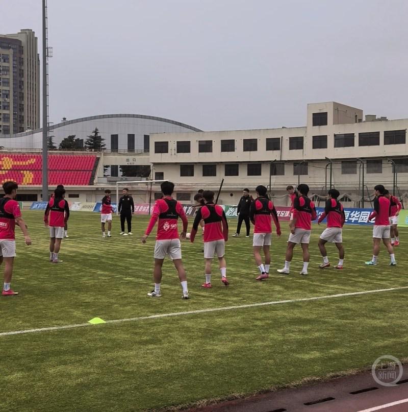 重慶銅梁龍明日“沖超”，超1500名重慶球迷客場(chǎng)加油