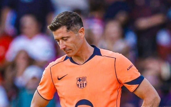 莱万传记:巴萨曾要求停止进球,不然需付给拜仁250万奖金