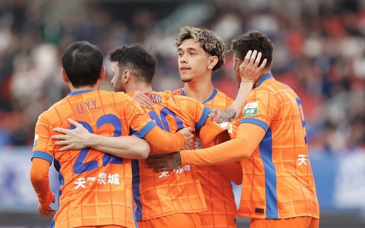 泰山队现状解析:外援撑起下限,内部困境和国内球员成上限拦路虎