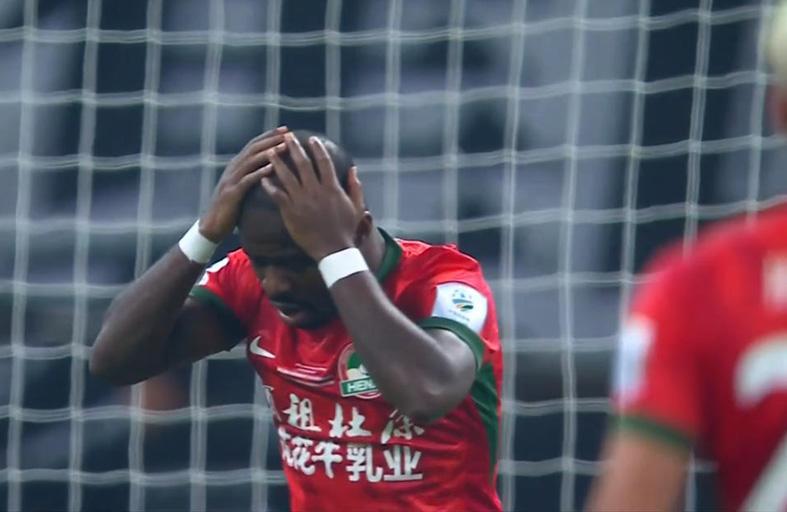 河南踢得太别扭了张玉宁接应多了!周董:有一种不服他们治不了