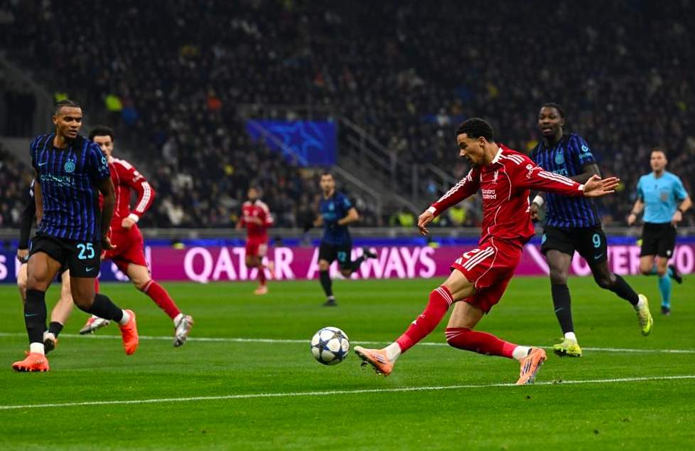 01！英意豪门欧冠巅峰对决7亿战舰连伤两员大将88分钟惨遭绝杀