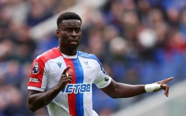 邮报：马奎尔续约谈判进展有限，曼联正密切关注格伊