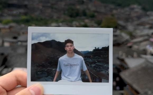 放松一下,王钰栋来到贵州西江千户苗寨游玩