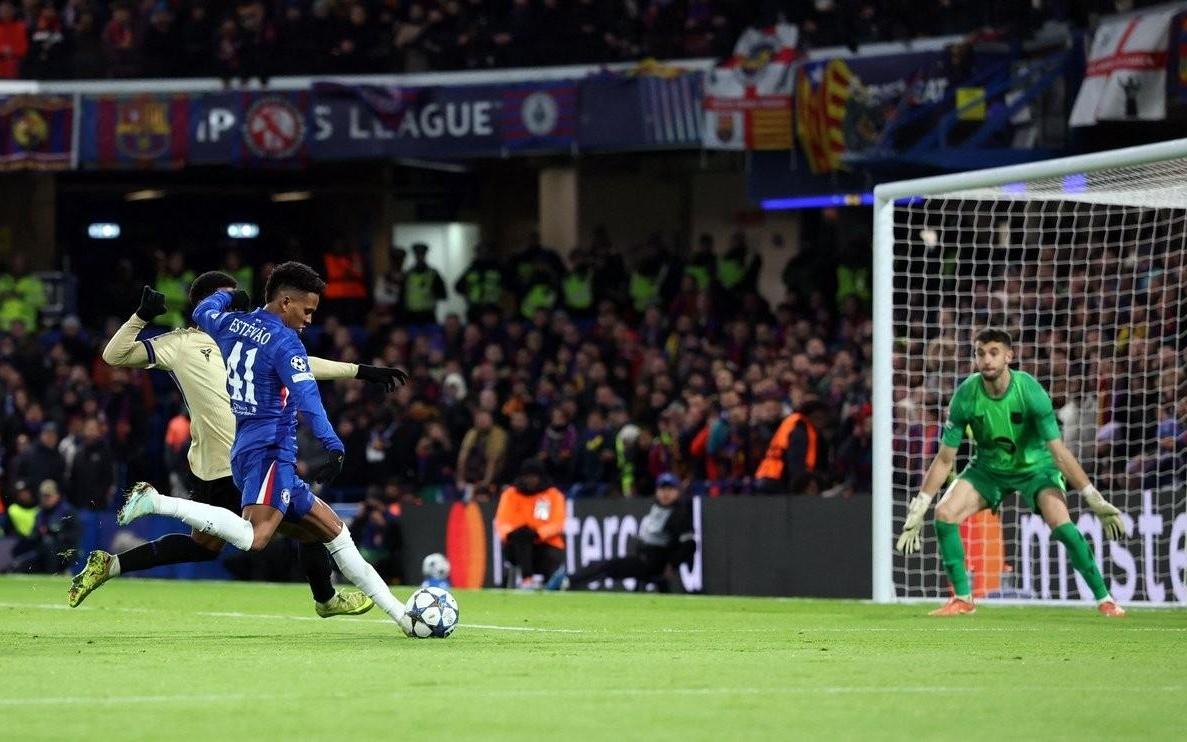 双喜临门，埃斯特旺在职业俱乐部生涯第100场里程碑中破门