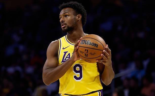 相比于湖人其他替补球员,布朗尼的表现甚至可能还算得上不错了