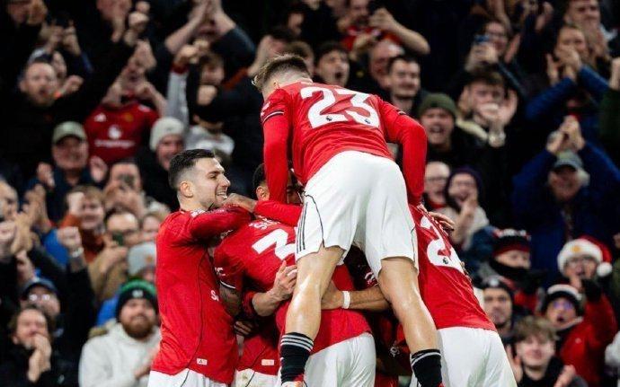 曼联主场44平伯恩茅斯,B费关键表现难挽狂澜,防线漏洞是隐患