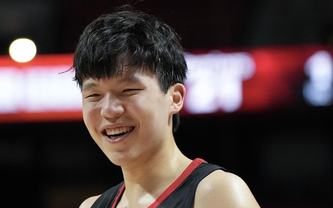半场三分笑回自信！杨翰森减重成功，NBA逆境下的成长瞬间