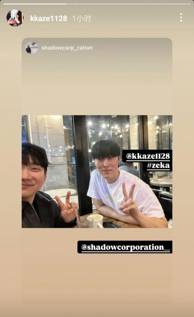 跟经纪公司Shadow续约Zeka晒与Shadow相关人员的合照