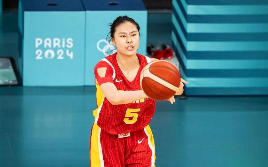 步王思雨李缘后尘张子宇与四川女篮老板攀谈曾参观远达酒店