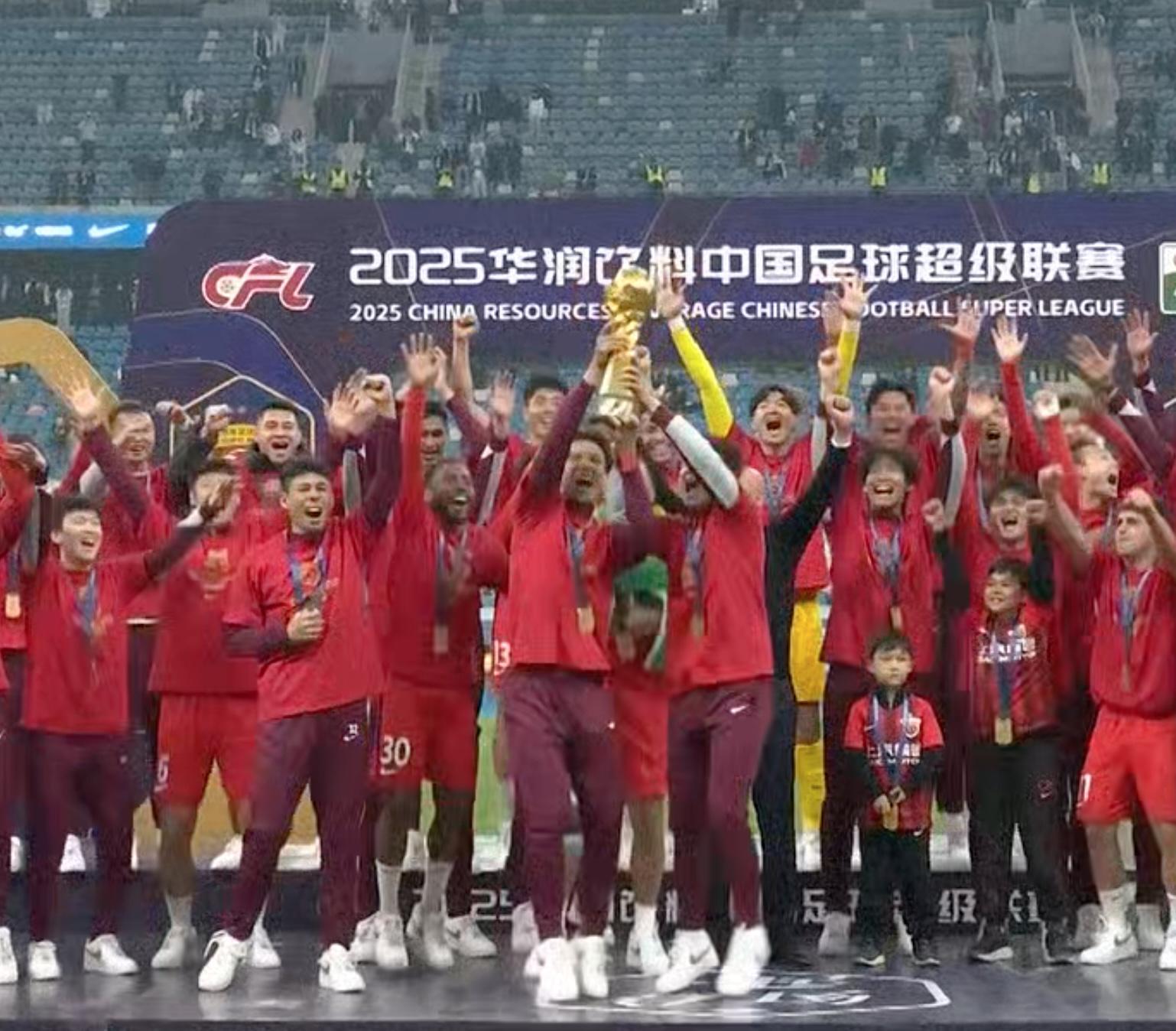 中超大结局！上海海港夺冠，长春亚泰、梅州客家降级，申花进亚冠