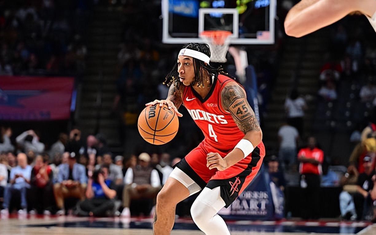 头脑冷静组织能力出色,这样的球员在火箭却进不了轮换阵容