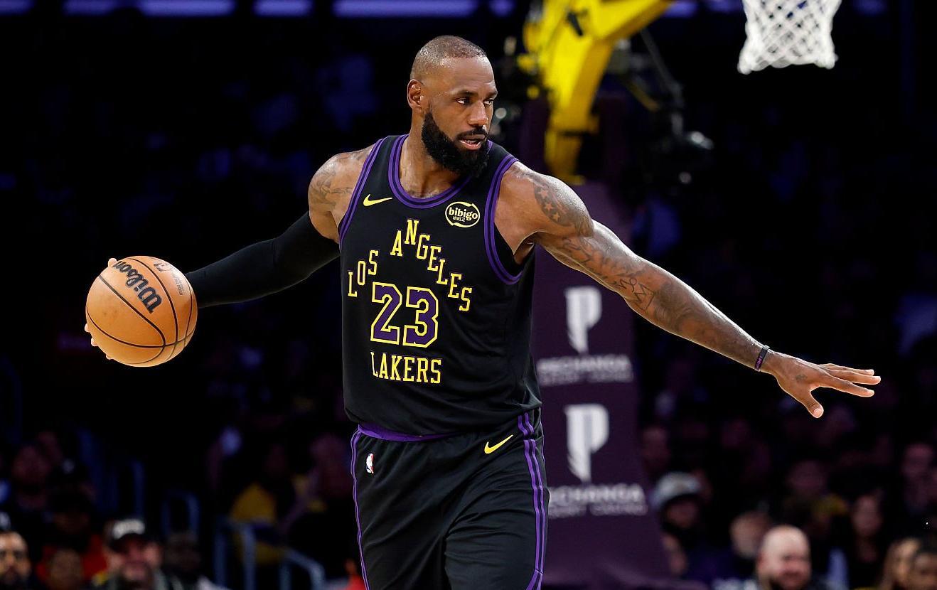 9分5板3助!杨瀚森憋了20天归来连创新高:压制2米11中锋