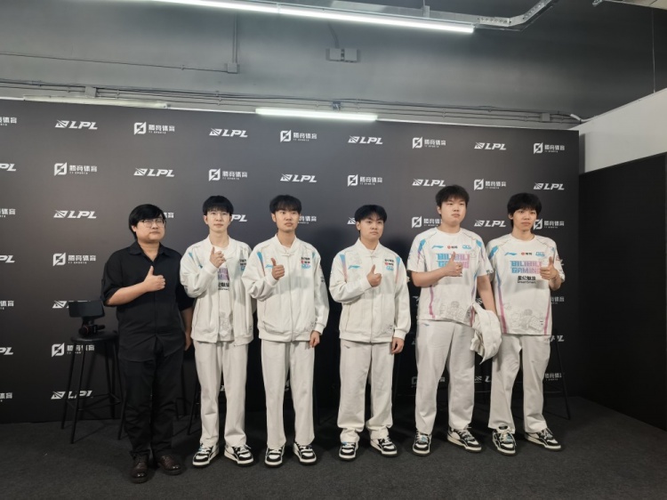 BLG赛后群访Bin：新版本虫子延后换线简单地图改的很好看很舒服