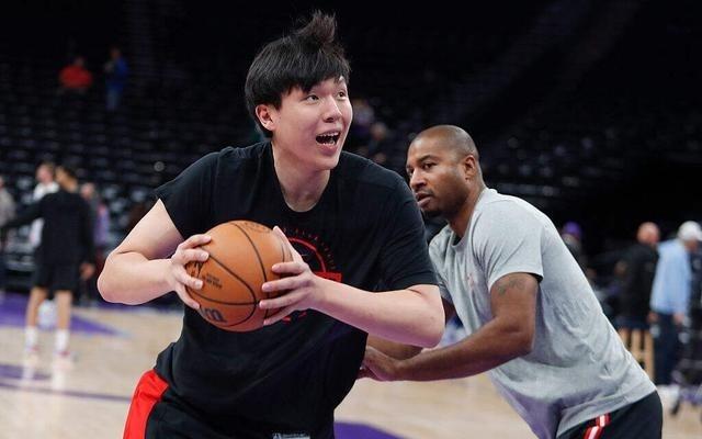 杨瀚森奔波特训波特兰耐心十足