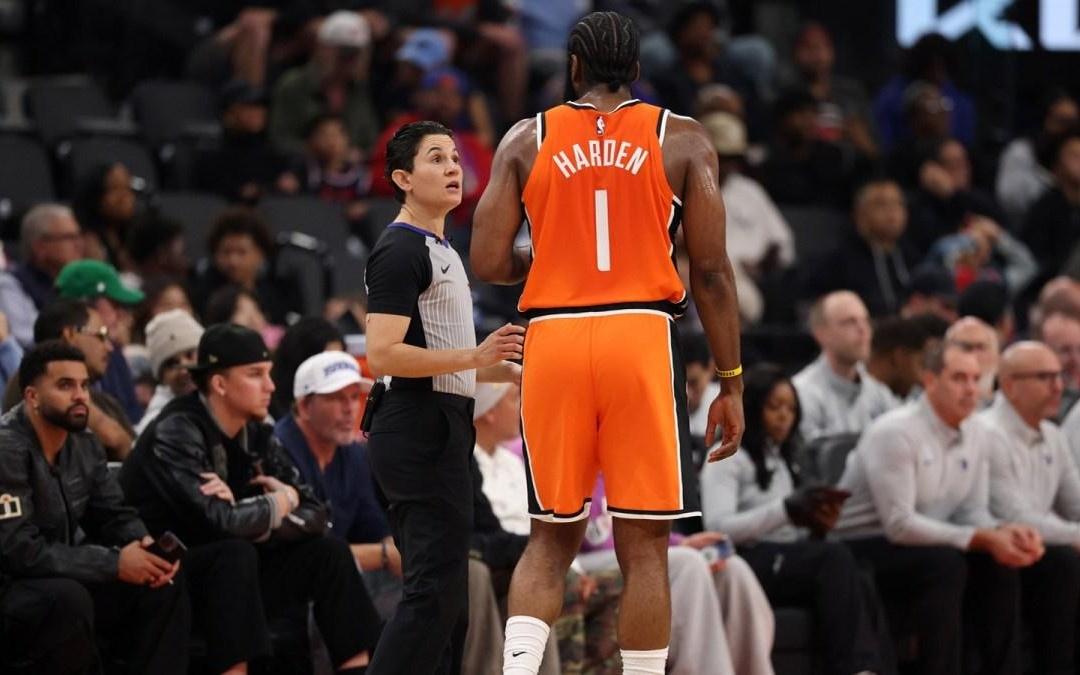 公开指责，德马库斯考辛斯指出快船队