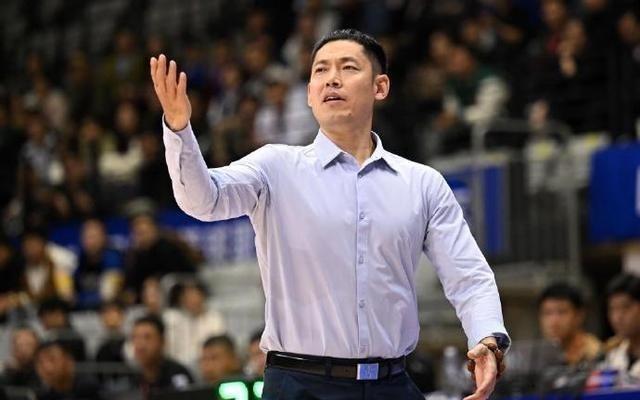 CBA俱乐部杯B组北控男篮98比96险胜