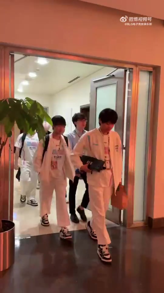 BLG发布赛前对阵G2的视频：ON外套id印成了NO！