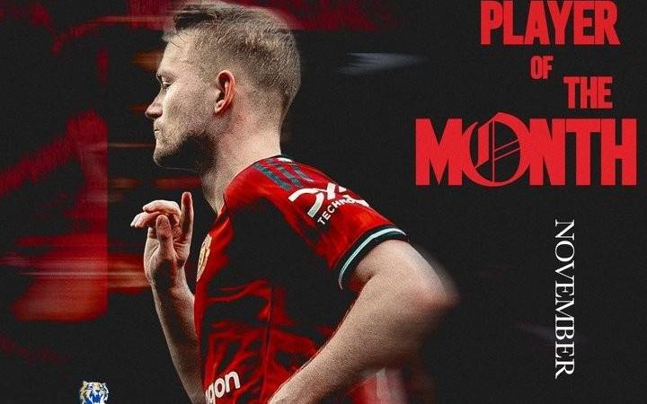 对热刺打进绝平球，曼联官方：德利赫特当选队内11月最佳球员