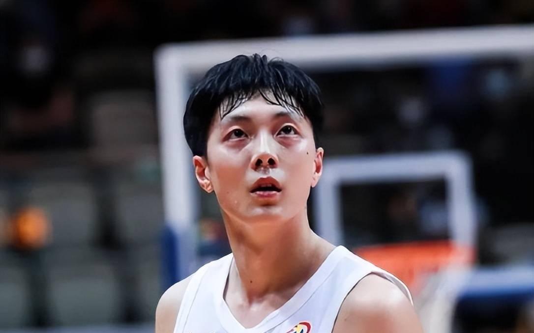 广东3消息!四外援首次合练,胡明轩伤势加重,朱芳雨辣评杨瀚森