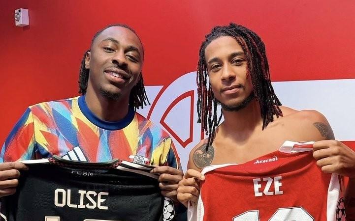 老队友见面,埃泽和奥利塞赛后交换了球衣