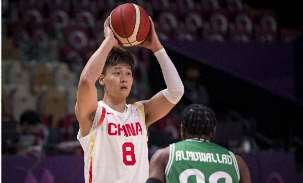 CBA又出一頂級(jí)后衛(wèi)！14中10狂砍34+6，球迷：這哪像個(gè)新秀球員啊